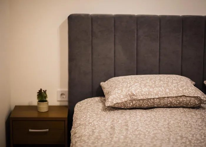 アパート House *